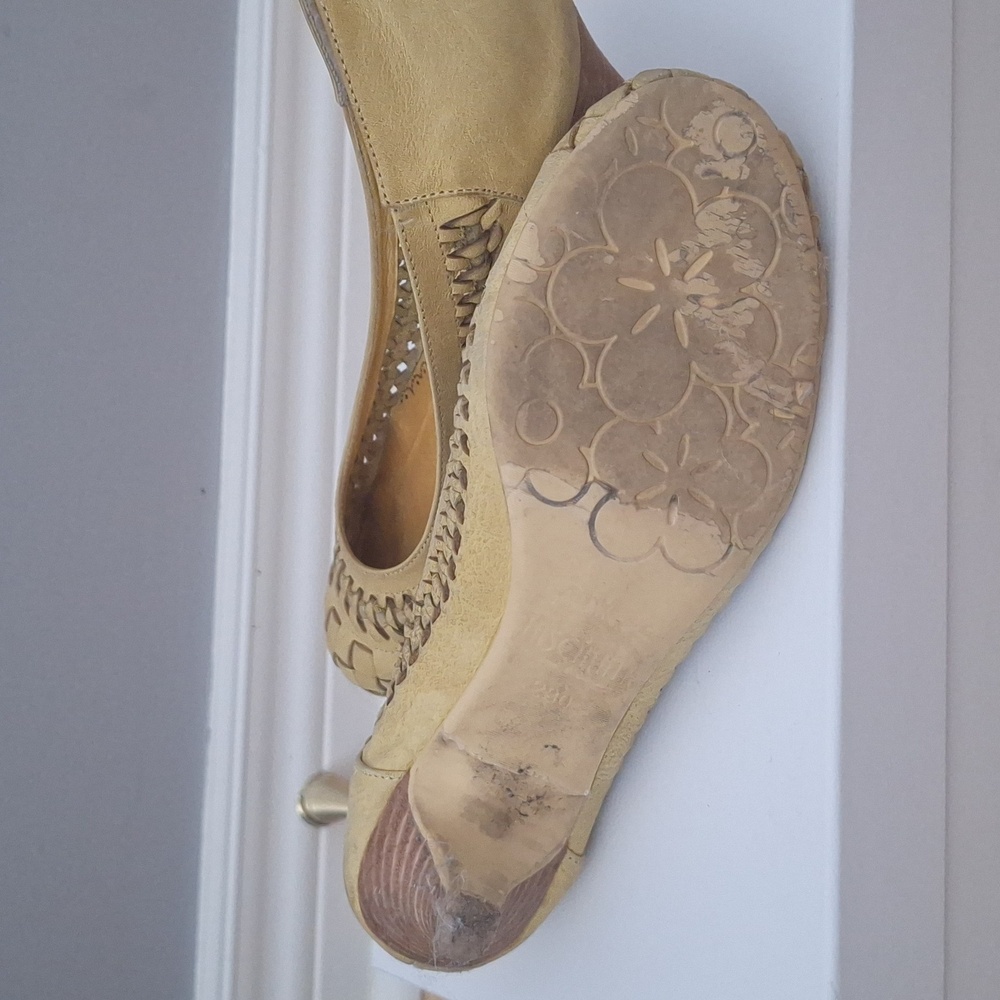 Heels - Picture 3 of 4